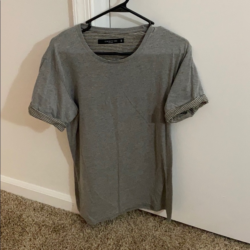 Grey short sleeve t shirt